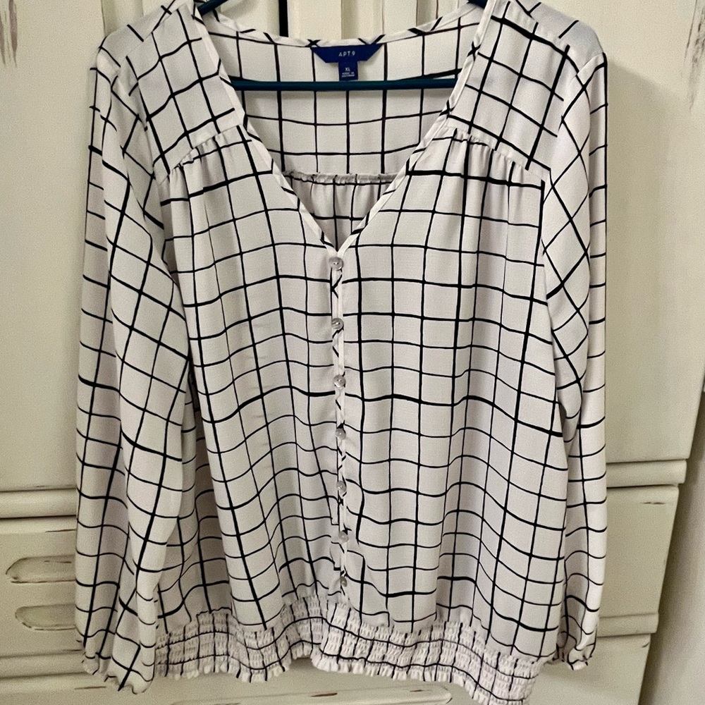 Apt 9 long sleeve blouse. Worn a few times. Excellent condition. From Kohls.